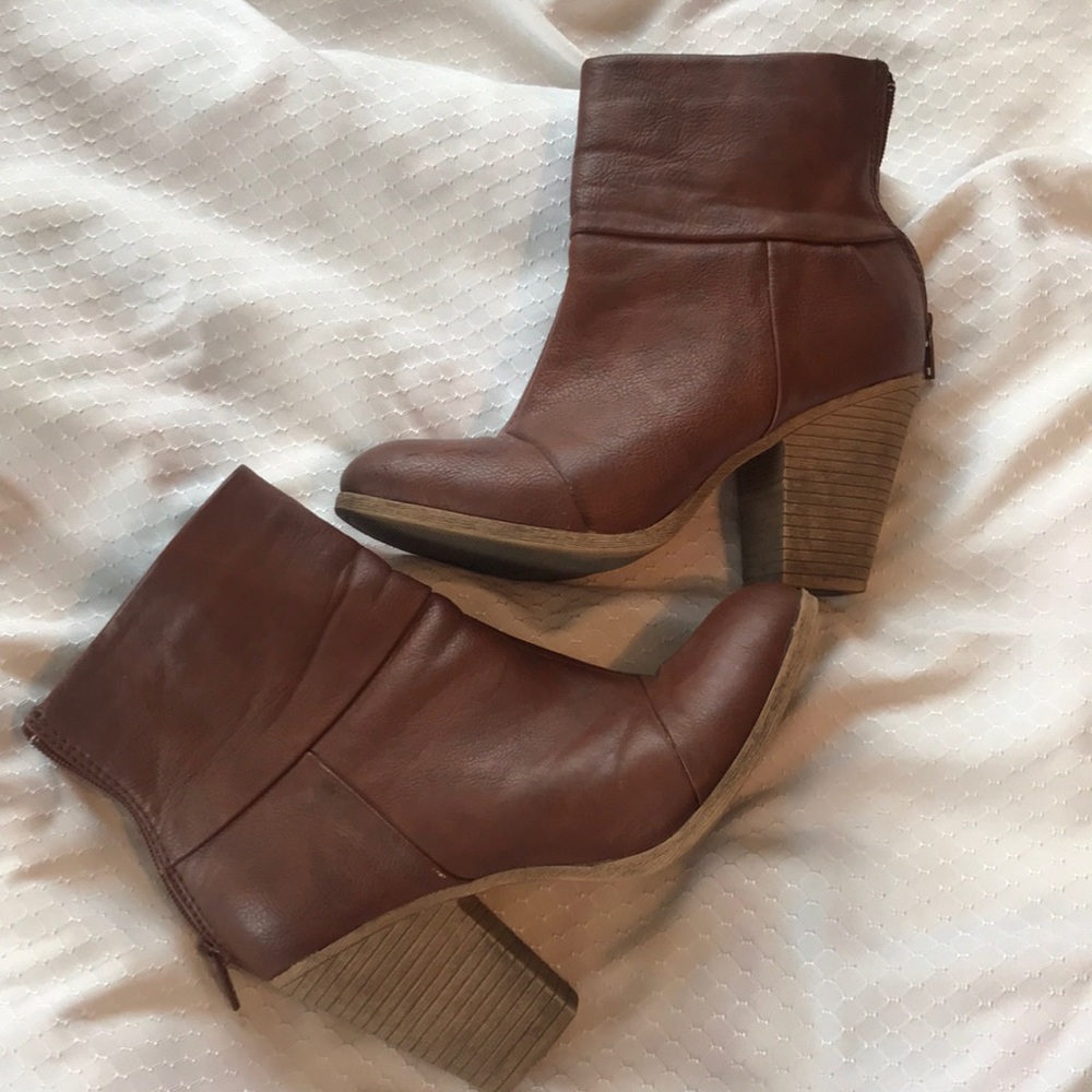 Brown Faux Leather Booties 🌼